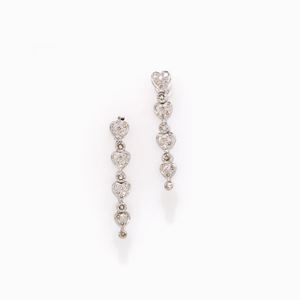 PAIO DI ORECCHINI IN ORO E DIAMANTI
in o