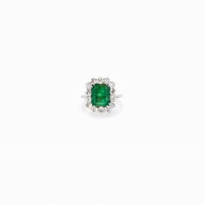  - ANELLO IN SMERALDO E DIAMANTI, CIRCA 197