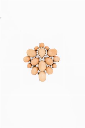 in oro bianco 18kt, coralli rosa e diamanti