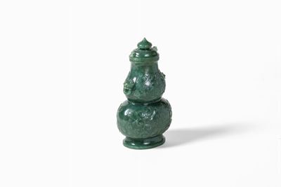 Vaso in giada (spinacio), vaso decorativo, Cina, secolo XX