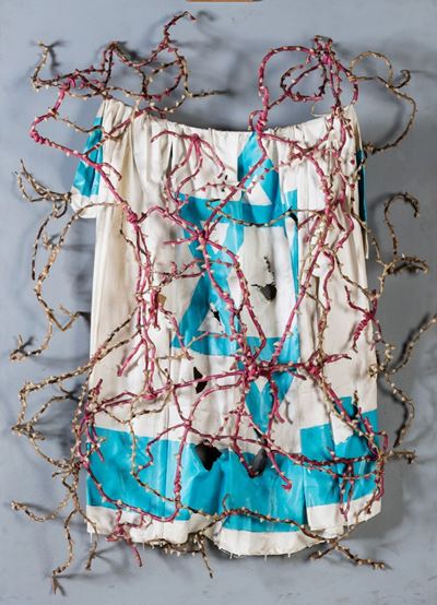 Flag (2010), olio, filo di ferro, chewingum e tela indurita su tavola