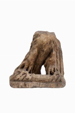 Antico frammento scultoreo in marmo raffigurante aquila con fascio littorio