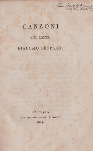 Edizione originale in brossura della prima raccolta di poesie di Giacomo Leopardi e prima edizione delle seguenti canzoni: Nelle nozze di Paolina, A un vincitore nel pallone, Bruto minore, Alla primavera, Ultimo canto di Saffo, Inno ai patriarchi, Alla sua donna. Tra l'ottobre del 1821 e il settembre del 1823 furono composte sette nuove canzoni, sopra indicate, che insieme alle tre precedenti (All'Italia,  Sopra il monumento di Dante, Ad Angelo Mai) Leopardi raccolse nella presente edizione, accompagnate da erudite Annotazioni che ne giustificano le scelte linguistiche, invocando di volta in volta il buon senso e l'autorit&agrave; della Crusca. Il giovane poeta s'inserisce, con accenti propr&icirc;, nella tradizione di eloquente lirica civile e morale che risaliva al Petrarca, avendo come punto di partenza prossimo gli spiriti eroici di Alfieri e del Foscolo alfieriano. Pur obbedendo a un imperativo morale addirittura eroico, l'indignato confronto tra la nobilt&agrave; degli antichi e la moderna decadenza d'ogni virt&ugrave;, anzich&eacute; ispirarsi alle recenti vicende politiche, sembra piuttosto nutrito di considerazioni generalmente antropologiche e ha di mira intanto un orizzonte culturale e letterario, nel quale infatti risulta pi&ugrave; efficace e appropriato.Mazzatinti 647; Benedettucci 21.    Canzoni