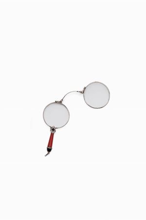 in oro bianco 18kt, corallo, onice e diamanti