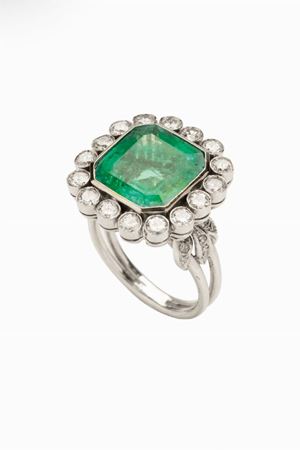 in oro bianco 18kt, smeraldo e diamanti