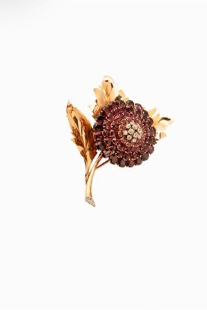 spilla in oro bicolore 18kt, diamanti e pietre colorate