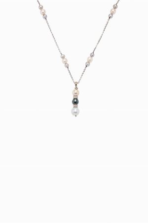 in oro bianco 18kt, perle coltivate e diamanti