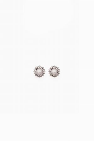 in platino e oro bianco 18kt, perle coltivate e diamanti