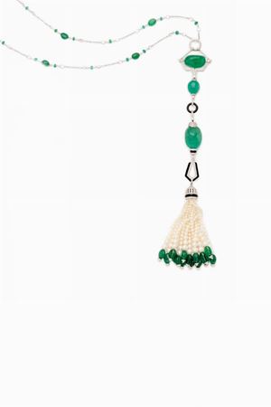 in oro bianco 18kt, perle coltivate, smeraldi, onice e diamanti