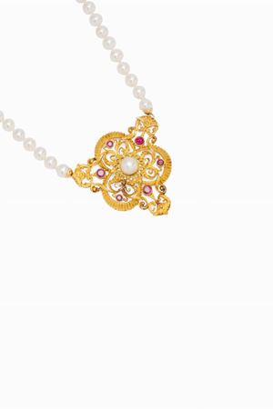 in oro 18kt, perle coltivate e rubini