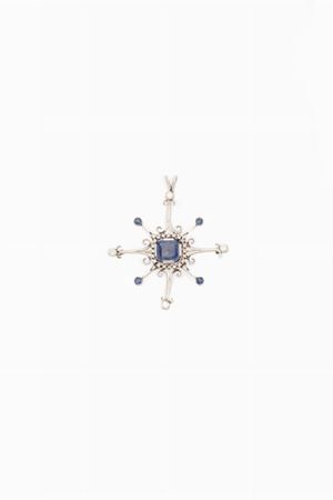 in platino, zaffiri e diamanti