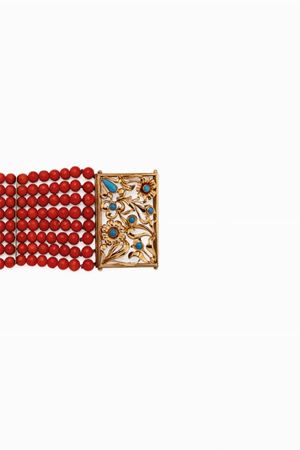in oro, corallo e turchesi