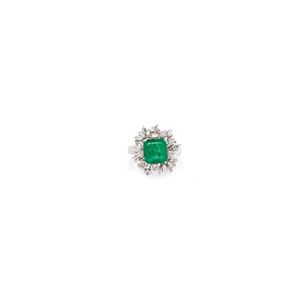  - ANELLO IN SMERALDO E DIAMANTI, CIRCA 197