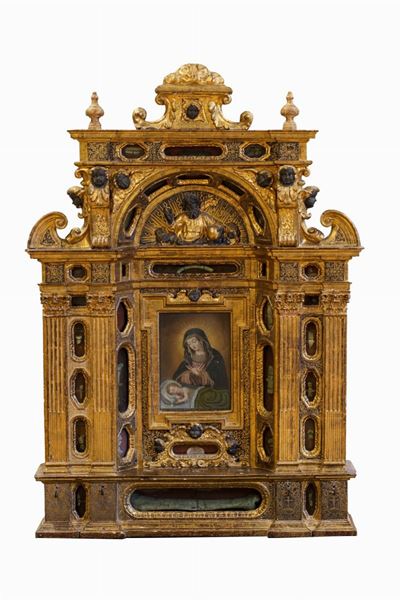 Tabernacolo reliquario in legno intagliato e dorato, cm 130 x 92