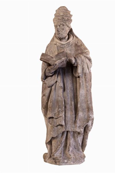 Scultura antica in pietra arenaria raffigurante un Santo Pontefice con libro