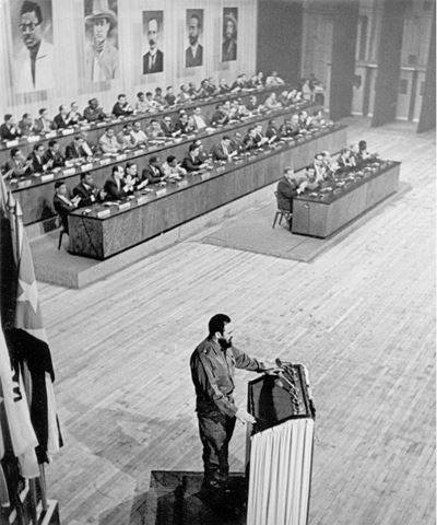Fidel Castro en la Tri Continental, 1981 - Stampa vintage alla gelatina ai sali d'argento