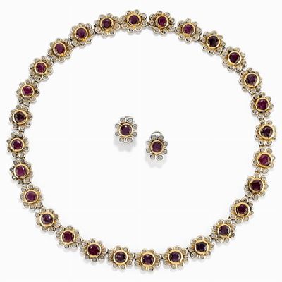 Parure in oro bicolore 18 kt con diamanti e rubini, orecchini e collana