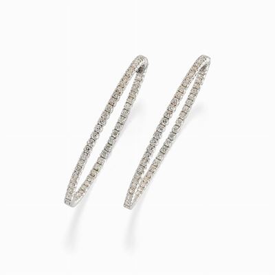 Orecchini a grandi cerchi, oro bianco 18 kt e diamanti