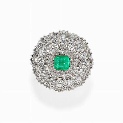 Anello in oro bianco 18 kt con smeraldo e diamanti