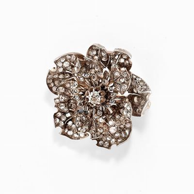 Spilla floreale, argento e oro con diamanti (taglio vecchio) e diamante rosa, XIX secolo