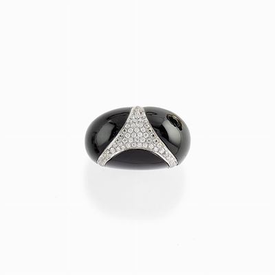 Anello in oro bianco 18 kt a cupola, smalto e diamanti