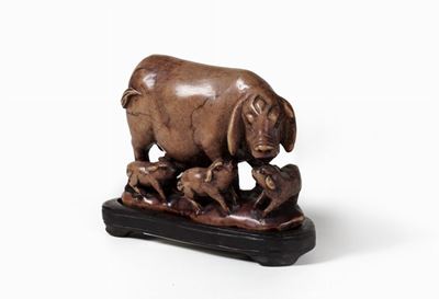 Scultura in pietra saponaria raffigurante scrofa con maialini, Cina, secolo XX
