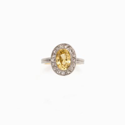 Anello con Zaffiro Giallo e Diamanti in