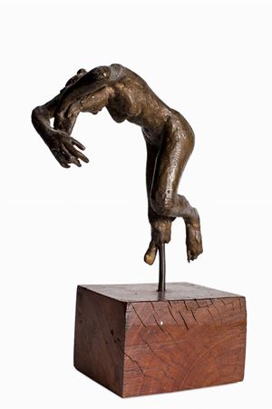  Nude washing her hair