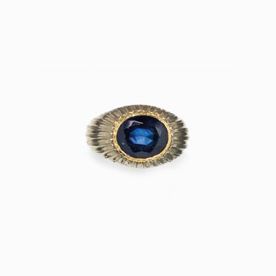 Anello in Zaffiro in Oro Bianco a Cupola