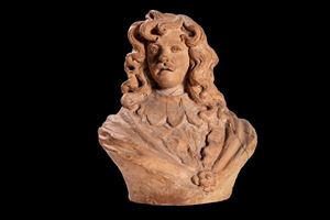 Busto di cavaliere con parrucca e insegna gentilizia