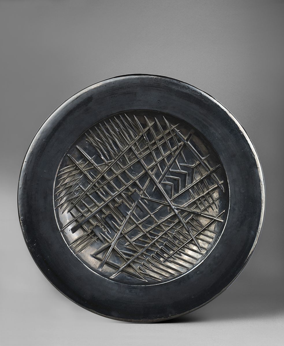 Arnaldo Pomodoro - Piatto in ceramica, 1982