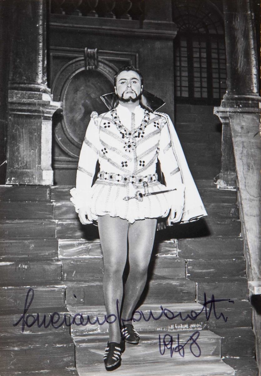 Luciano Pavarotti - Foto con dedica in abiti di scena