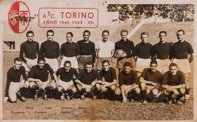 Cartolina commemorativa del Grande Torino, 1942-1943, con firme dei calciatori di Mario Rigamonti
