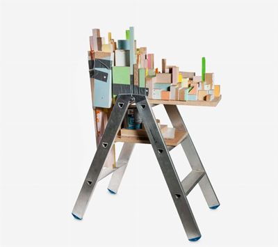 La città che sale - Legno dipinto, nastro adesivo, puntine da disegno, lattina di vernice e carto...