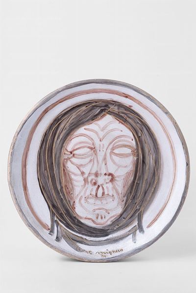 Volto femminile in ceramica smaltata policromatica