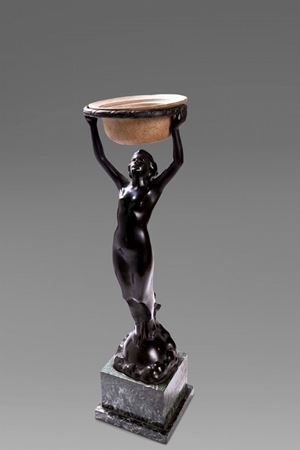 Scultura in bronzo raffigurante figura femminile