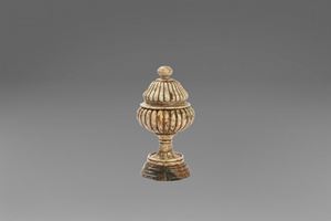 Vaso baccellato in alabastro,  secolo XVII