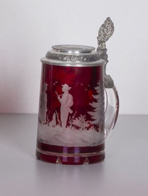 1930 ca. 
altezza cm 19
Boccale in crist