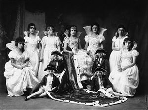 Ritratto in costume vittoriano, anni 193