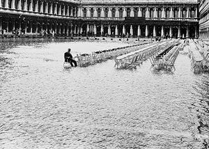 Senza titolo (Acqua alta in Piazza San M