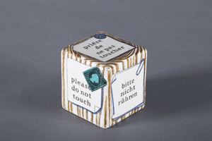 1960 ca. cm 6 x 6 x 6 
Fermacarte in cer