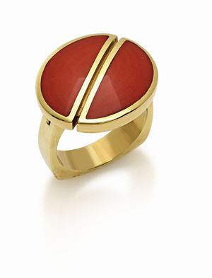 ANELLO IN ORO E CORALLO, FIRMATO J.RIVIÈRE '94