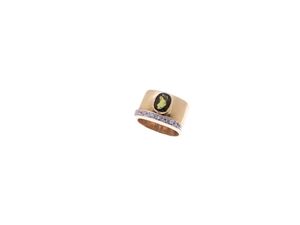 ANELLO IN ORO, PIETRA VERDE E DIAMANTI
a