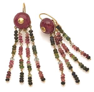 PAIO DI ORECCHINI IN ORO, RUBINI E TORMA