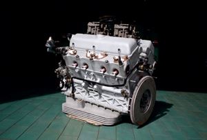 Motore Fiat 8V n° 104.000000131 con carb