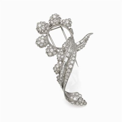 Spilla in platino e oro bianco 18K con diamanti, circa 1950