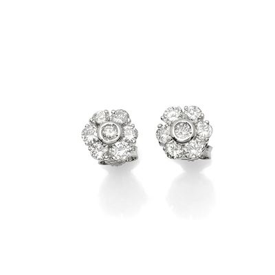Orecchini, oro bianco 18K con diamanti a taglio brillante
