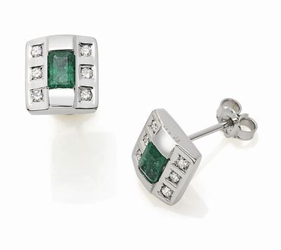 Orecchini in oro bianco 18K con diamanti e smeraldi