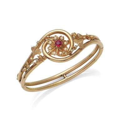 Bracciale d'epoca in oro rosso 18K con gemma rossa e perline