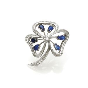 SPILLA IN ORO, DIAMANTI E ZAFFIRI, CIRCA 1970